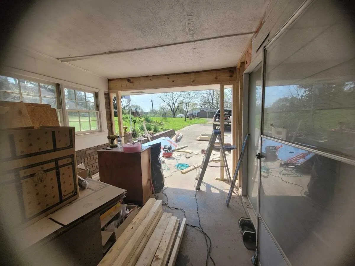 Air movers and dehumidifier for Water Mitigation Services in Winthrop Harbor